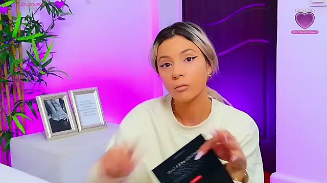 Snapshot of AriannaSins chatting on September 25, 12:09 pm AriannaSins online show from September 25, 12:09 pm