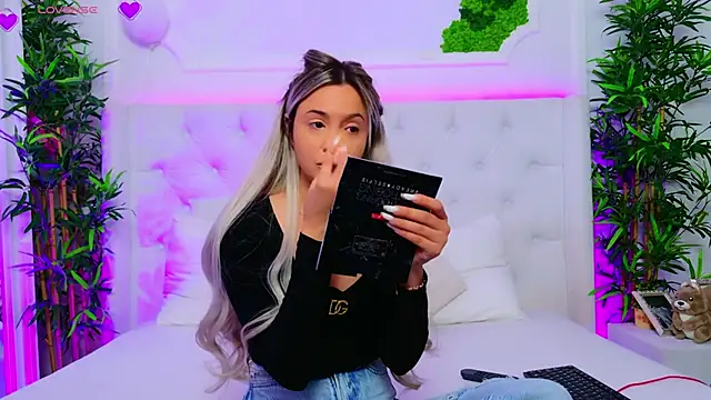 Snapshot of AriannaSins chatting on November 5, 2:28 pm AriannaSins online show from November 5, 2:28 pm