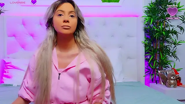 Snapshot of AriannaSins chatting on December 15, 1:37 pm AriannaSins online show from December 15, 1:37 pm