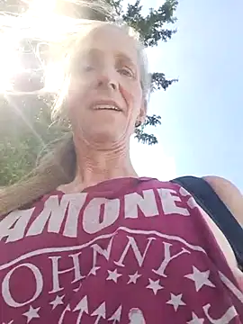 Snapshot of Cheryl_F chatting on May 21, 1:29 pm Cheryl F online show from May 21, 1:29 pm