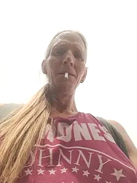 Snapshot of Cheryl_F chatting on June 8, 11:43 am Cheryl F online show from June 8, 11:43 am