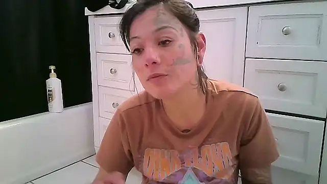 Snapshot of octaviatheillestt chatting on December 19, 9:44 pm octaviatheillestt online show from December 19, 9:44 pm