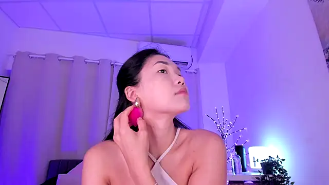 Divine Madeleine online show from July 16, 6:19 am