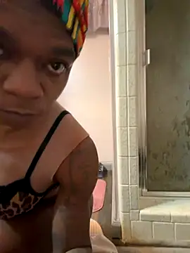 Snapshot of sissy_diorcd chatting on December 3, 5:59 am sissy diorcd online show from December 3, 5:59 am