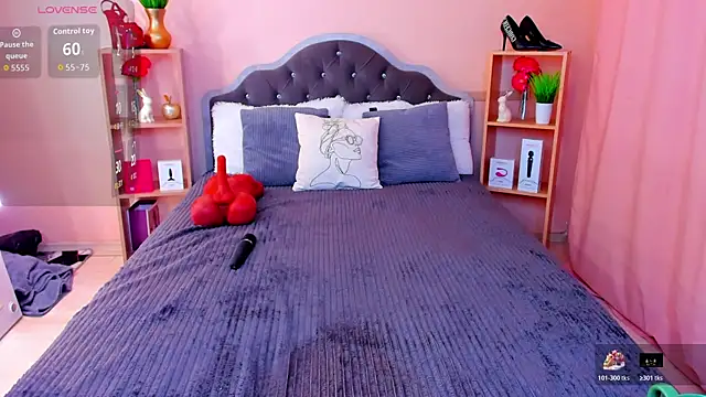 Snapshot of ChloeBrut chatting on December 1, 12:04 am ChloeBrut online show from December 1, 12:04 am