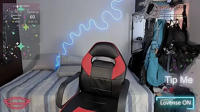 Snapshot of Lyric_Mirage chatting on November 4, 12:59 pm Lyric Mirage online show from November 4, 12:59 pm