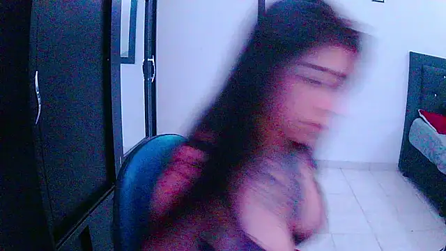 Snapshot of adri_gomez1 chatting on October 26, 6:52 am adri gomez1 online show from October 26, 6:52 am