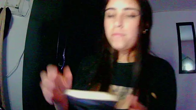 Snapshot of adri_gomez1 chatting on November 13, 4:50 pm adri gomez1 online show from November 13, 4:50 pm