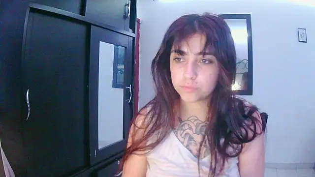 Snapshot of adri_gomez1 chatting on December 4, 2:48 pm adri gomez1 online show from December 4, 2:48 pm