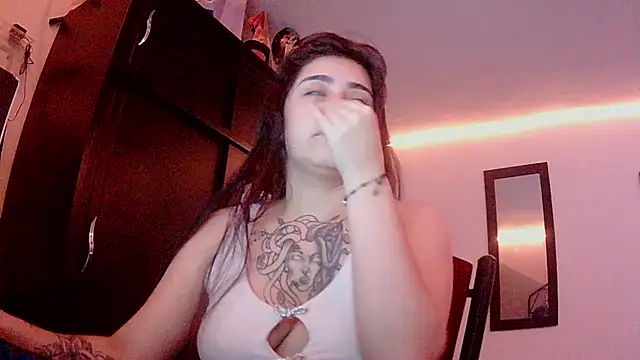 Snapshot of adri_gomez1 chatting on December 13, 8:36 pm adri gomez1 online show from December 13, 8:36 pm
