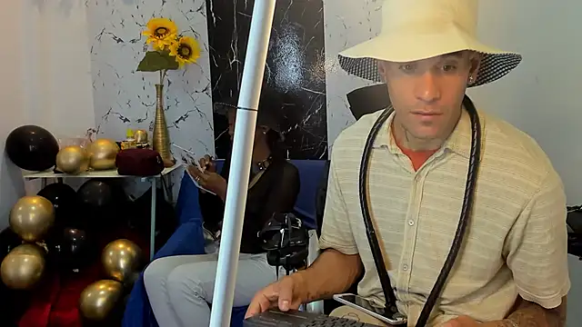 Snapshot of Stormandloganxxx chatting on January 13, 2:11 pm Stormandloganxxx online show from January 13, 2:11 pm