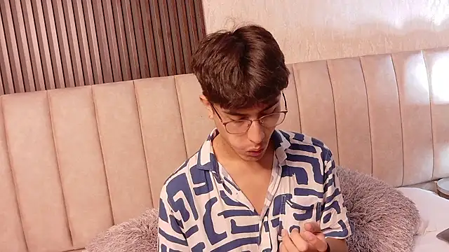 Aaron Eze online show from January 15, 10:13 pm