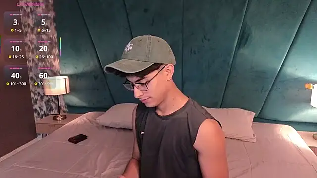 Aaron Eze online show from February 13, 9:33 pm