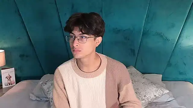 Aaron Eze online show from April 29, 2:21 pm