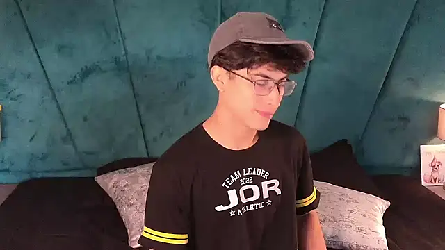 Aaron Eze online show from May 1, 2:21 pm