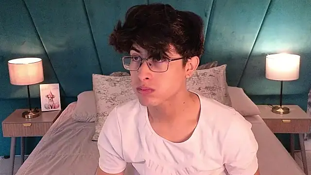 Aaron Eze online show from May 20, 1:06 pm