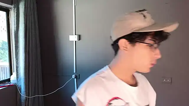 Aaron Eze online show from May 24, 12:43 pm