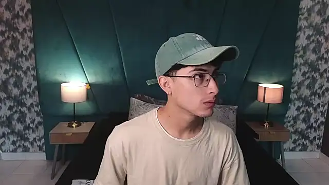 Aaron Eze online show from June 12, 12:26 pm
