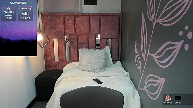 Rachel  Jonees online show from October 18, 11:44 am