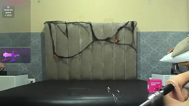 Xavier Fox    online show from October 22, 5:30 am