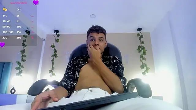 Xavier Fox    online show from February 20, 8:09 pm