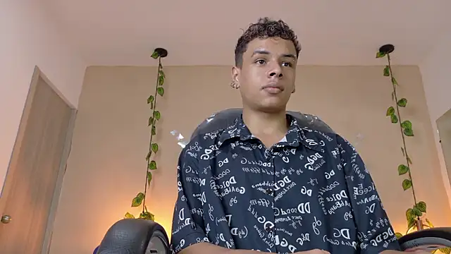 Xavier Fox    online show from March 7, 8:06 pm