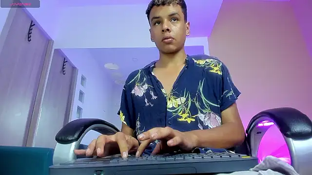 Xavier Fox    online show from March 13, 8:15 pm