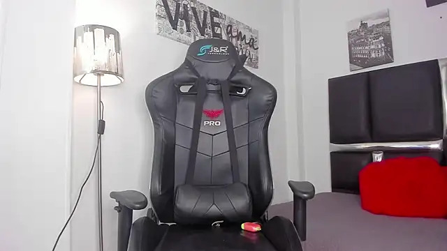 Snapshot of Shaira_OS chatting on November 8, 7:34 pm Shaira OS online show from November 8, 7:34 pm