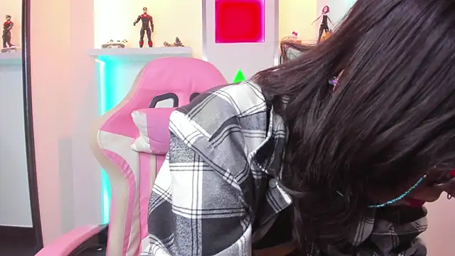 Snapshot of Lullaby_Charade chatting on November 5, 12:05 pm Lullaby Charade online show from November 5, 12:05 pm