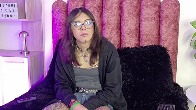 Snapshot of Lullaby_Charade chatting on November 20, 12:05 pm Lullaby Charade online show from November 20, 12:05 pm