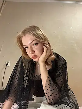 Snapshot of AlexandraXKitty chatting on December 22, 10:18 pm AlexandraXKitty online show from December 22, 10:18 pm