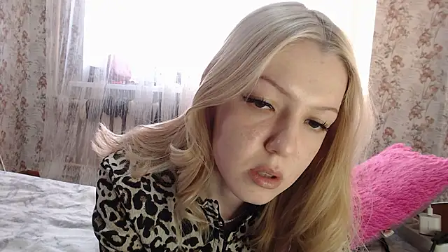 Snapshot of AlexandraXKitty chatting on March 22, 2:48 am AlexandraXKitty online show from March 22, 2:48 am