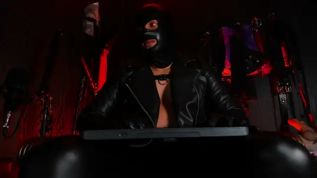 Snapshot of Master_Connor_BDSM chatting on July 4, 1:06 pm Master Connor BDSM online show from July 4, 1:06 pm