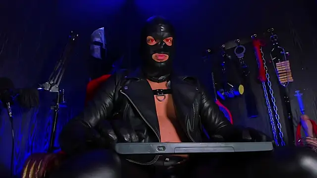 Snapshot of Master_Connor_BDSM chatting on July 25, 1:30 pm Master Connor BDSM online show from July 25, 1:30 pm