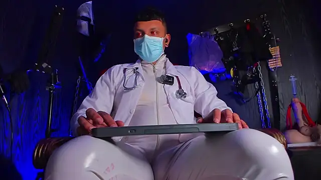 Snapshot of Master_Connor_BDSM chatting on July 27, 10:28 pm Master Connor BDSM online show from July 27, 10:28 pm