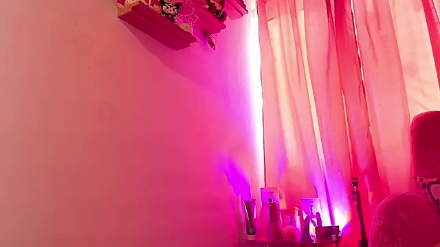 Snapshot of Lunaira_Deep chatting on August 6, 6:10 pm Lunaira Deep online show from August 6, 6:10 pm