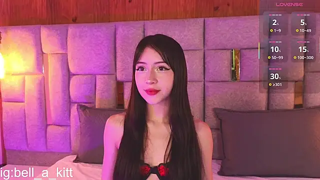 Snapshot of bella_kittyy_ chatting on November 26, 5:19 am bella kittyy online show from November 26, 5:19 am