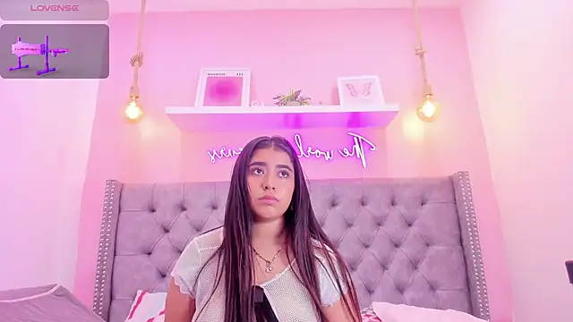 Snapshot of Sophiia_77 chatting on October 27, 10:25 pm Sophiia 77 online show from October 27, 10:25 pm