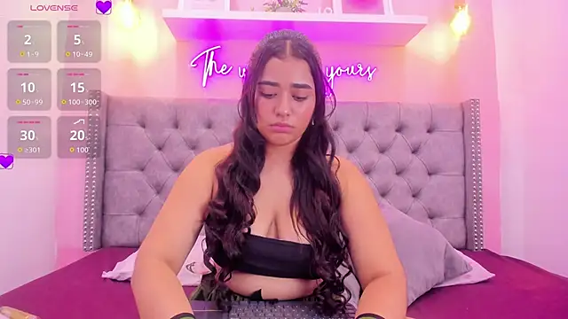 Snapshot of Sophiia_77 chatting on November 15, 10:48 pm Sophiia 77 online show from November 15, 10:48 pm