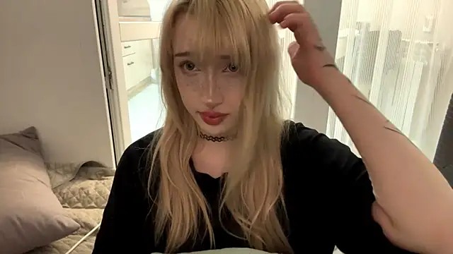 Milkmoriee online show from October 18, 5:25 pm