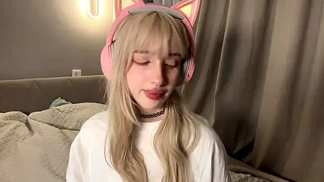 Milkmoriee online show from October 30, 3:46 pm