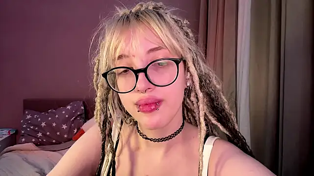 Milkmoriee online show from December 4, 3:21 pm