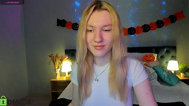 LinaRayy online show from October 22, 9:31 am