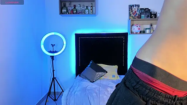 Snapshot of Alejo_Desire chatting on November 27, 5:42 am Alejo Desire online show from November 27, 5:42 am