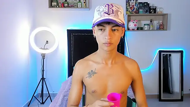 Snapshot of Alejo_Desire chatting on November 29, 4:59 am Alejo Desire online show from November 29, 4:59 am