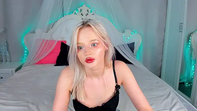 Snapshot of AlessaKiss chatting on June 20, 3:20 am AlessaKiss online show from June 20, 3:20 am