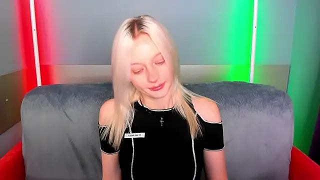 Snapshot of AlessaKiss chatting on July 3, 1:45 am AlessaKiss online show from July 3, 1:45 am