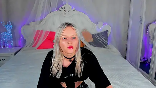 Snapshot of AlessaKiss chatting on July 14, 2:05 am AlessaKiss online show from July 14, 2:05 am