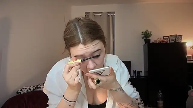 Snapshot of YasmineLace chatting on November 28, 12:35 am YasmineLace online show from November 28, 12:35 am