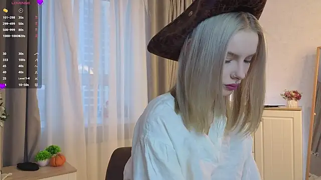 Snapshot of Sunshine_agata chatting on November 1, 4:14 am Sunshine agata online show from November 1, 4:14 am